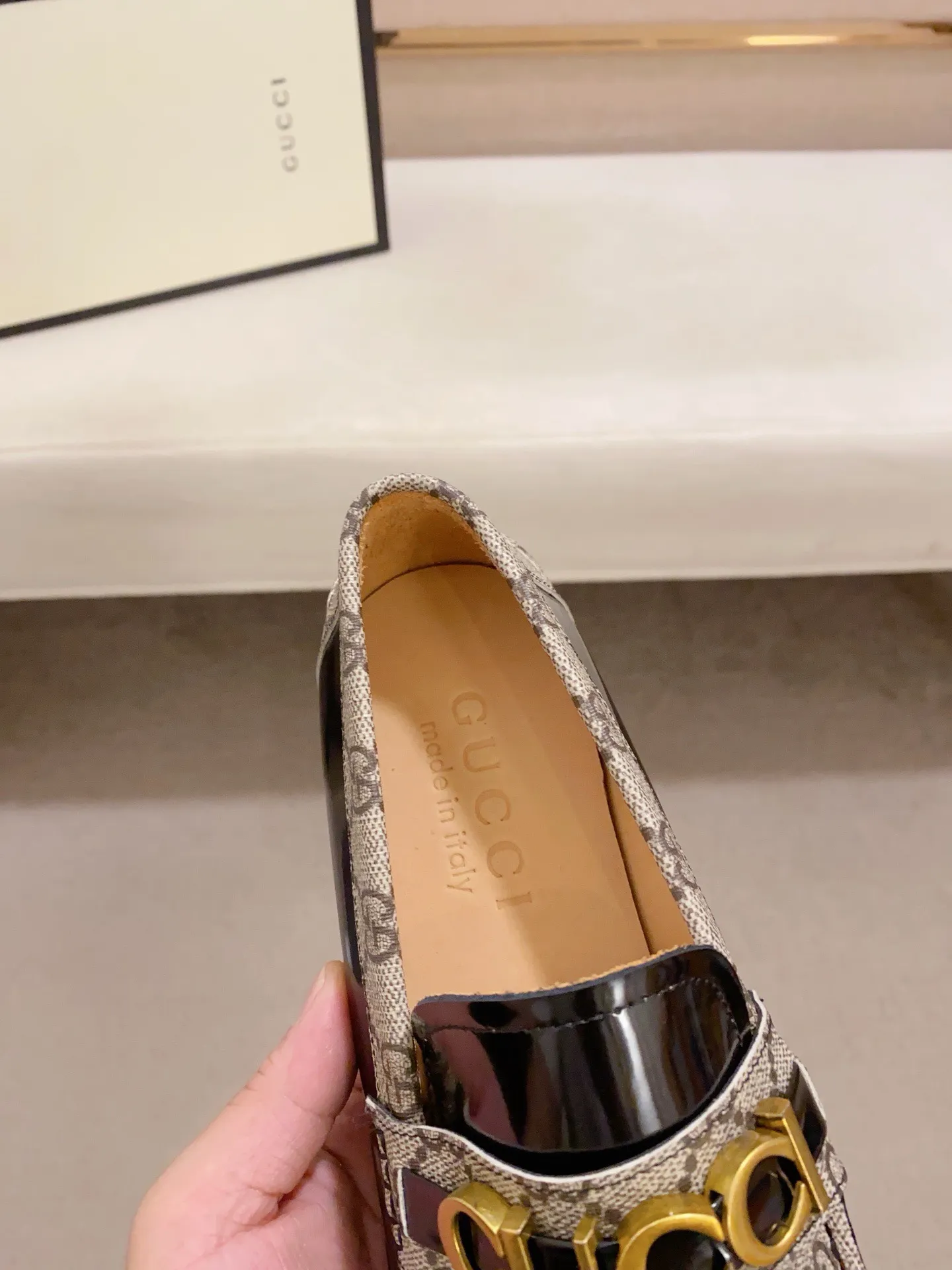Men's shoes 💰: 580💰 (GUCCI) new series ss hot new products 💢 💠 Casual leather shoes 👞, first layer of cowhide, upper hardware buckle and logo on the side of the shoe, insole and sole with brand logo 💠 💎 Upper: 100% cowhide 💎 Lining: cowhide/100% 💎Feet: cowhide/100% 💎Sole: rubber/100% 💎SIZE: 38 39 40 41 42 43 44 Can be customized 45
